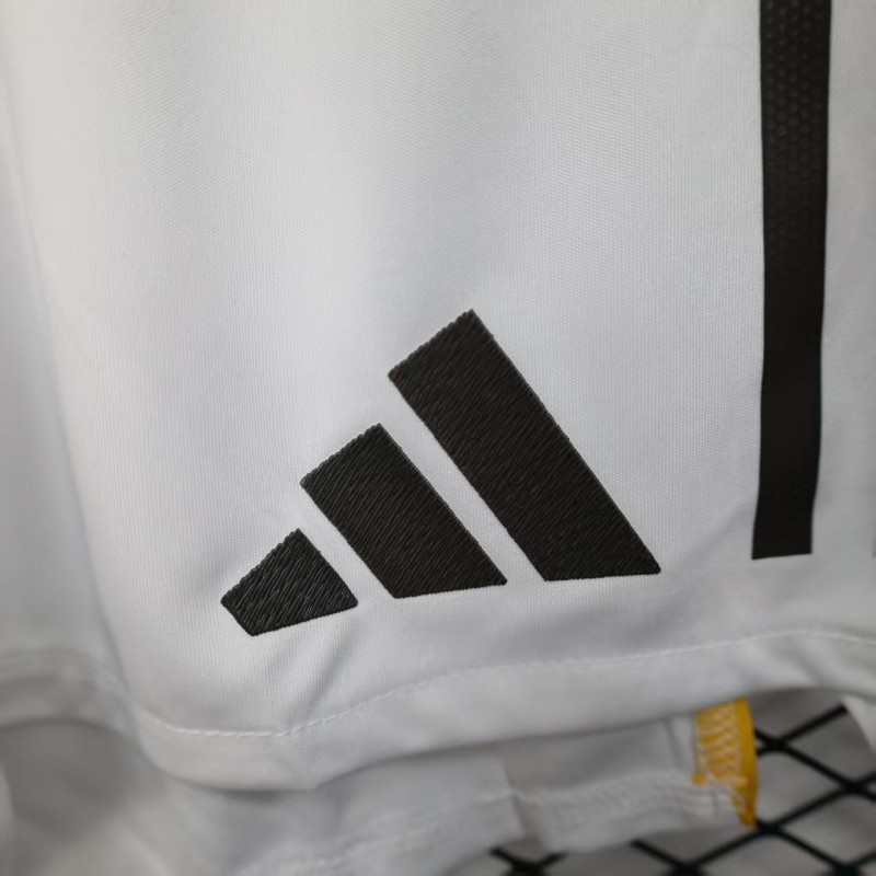 Player Version 25/26 Real Madrid Home Shorts