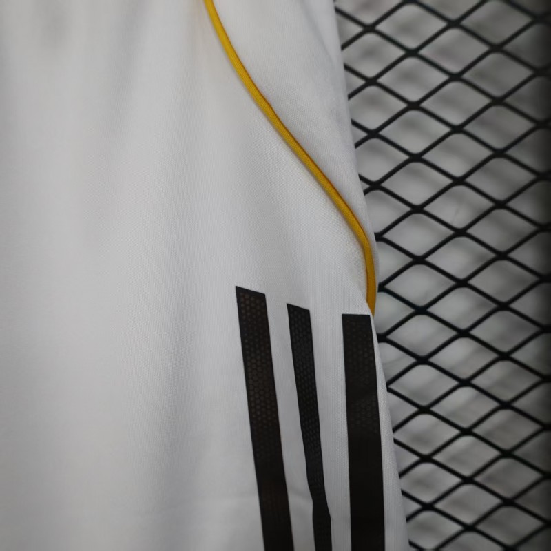 Player Version 25/26 Real Madrid Home Shorts