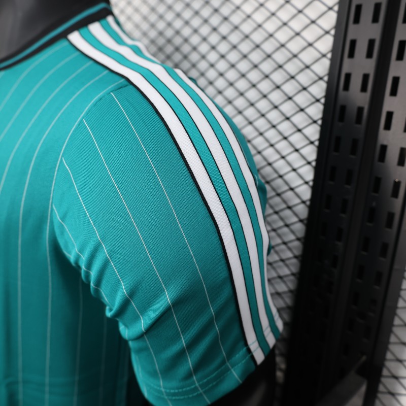 Player Version 25/26 Liverpool  Adidas Original Blue Jersey