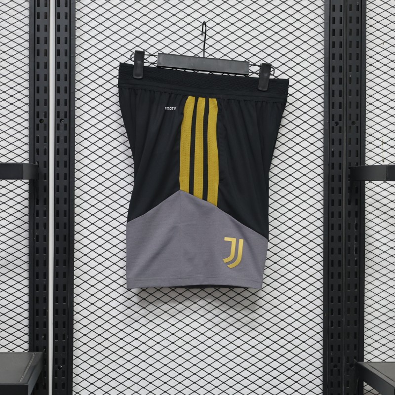 Player Version 26/27 Juventus Black Shorts with Pockets